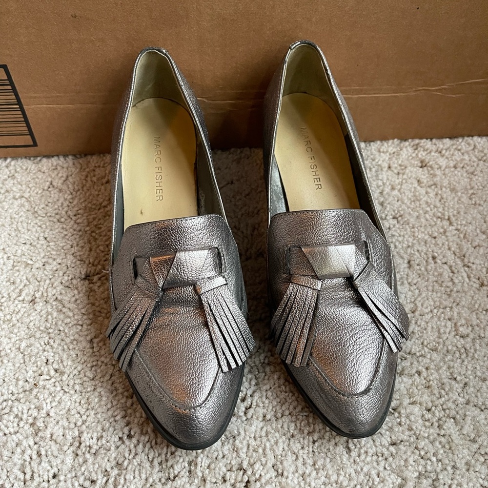 Marc Fisher Silver Heeled Loafer with Tassels size 6.5